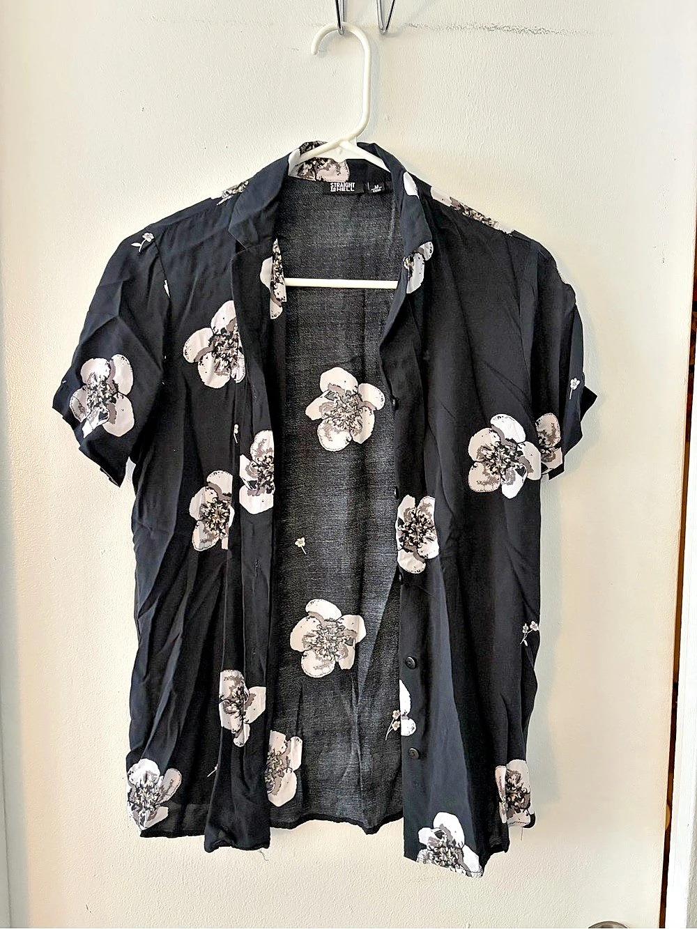 Straight to Hell Floral Short Sleeve Shirt in Black & White Size Medium